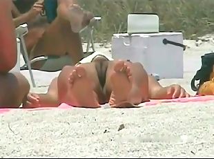 Amateur pussies are sexy on the beach